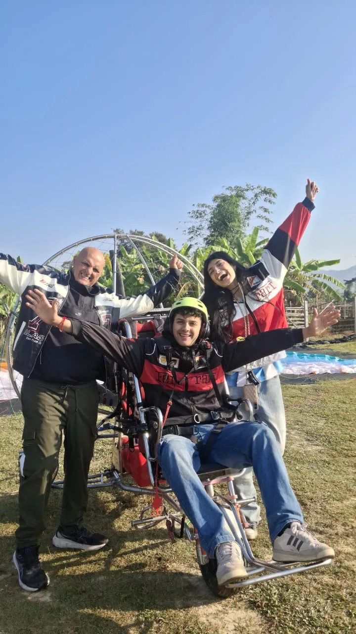 Paramotor flight experience over Vang Vieng